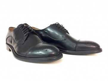 Scarpe Derby da uomo in pelle di vitello nero.