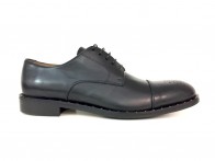 Derby da uomo in vitello nero con borchie
