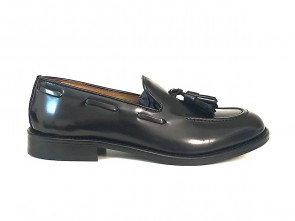 Mocassino con nappine in pelle spazzolata nera