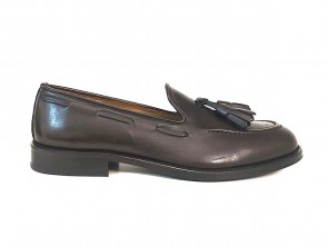 Mocassino con nappine in pelle testa di moro