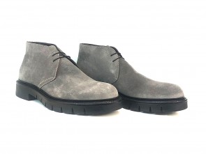 Polacchino in camoscio grigio con suola in gomma